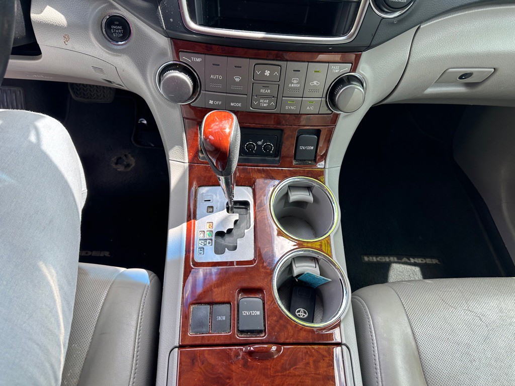 2013 Toyota Highlander Image 14