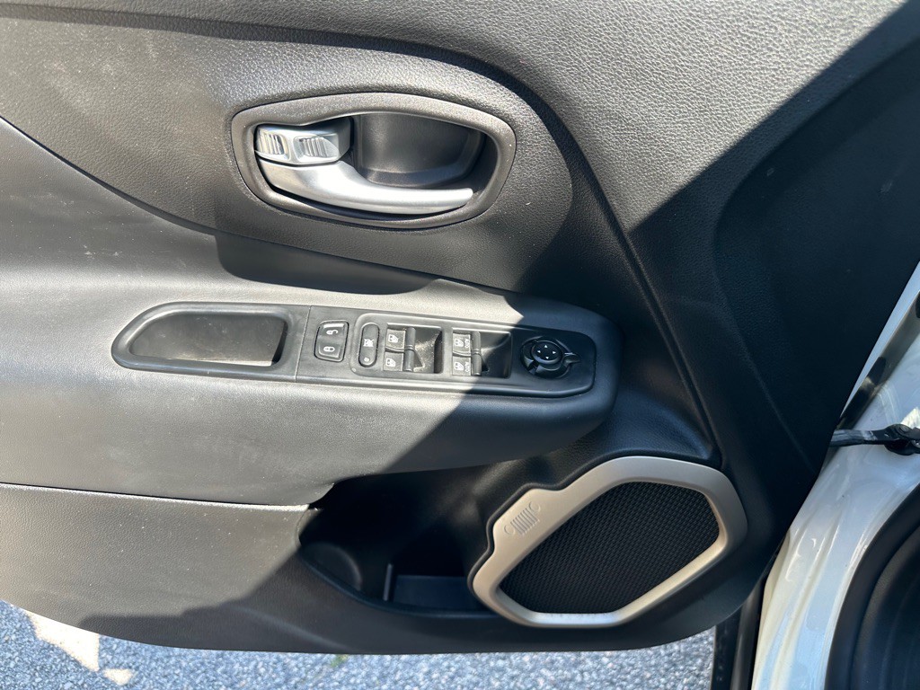 2017 Jeep Renegade Image 12