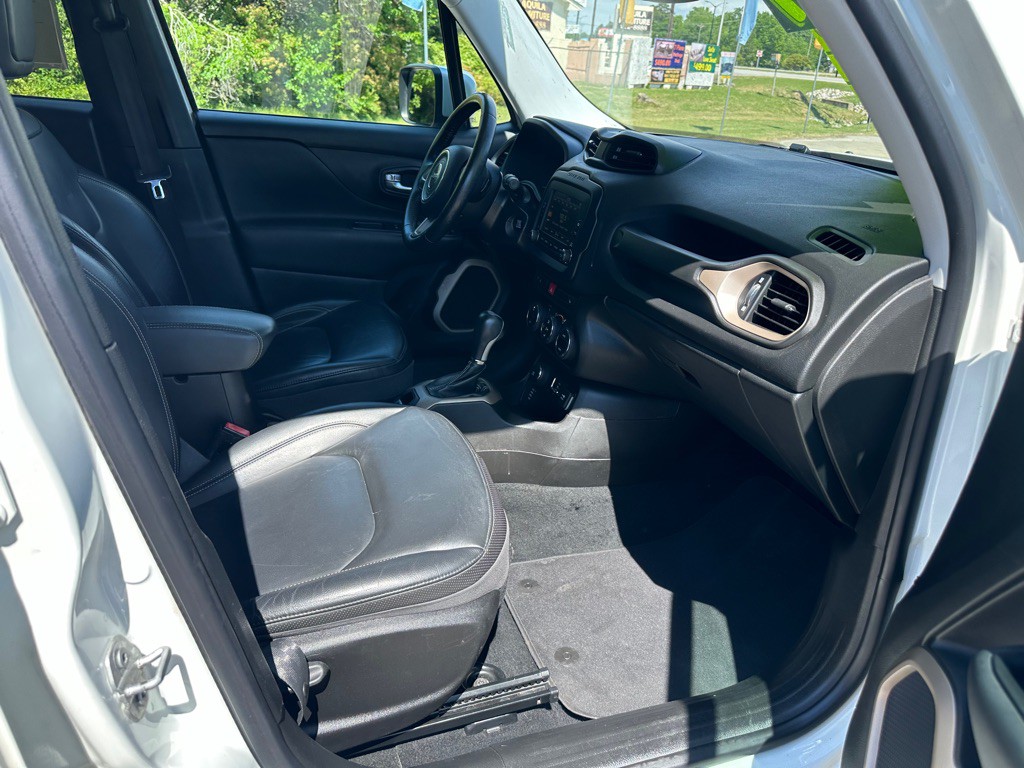 2017 Jeep Renegade Image 24