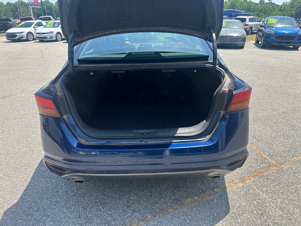 2019 Nissan Altima Image 10