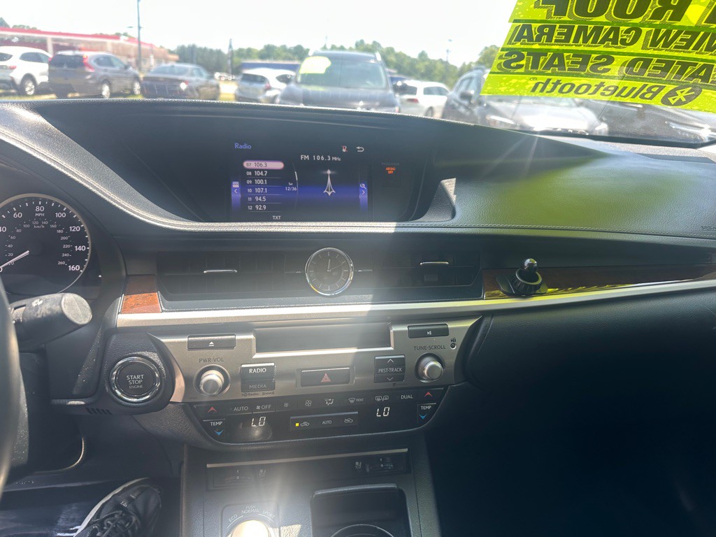 2015 Lexus ES Image 15