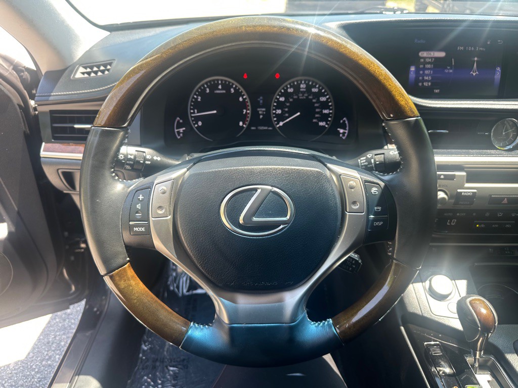 2015 Lexus ES Image 17