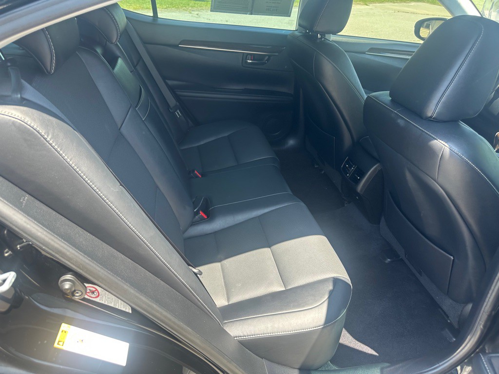 2015 Lexus ES Image 22