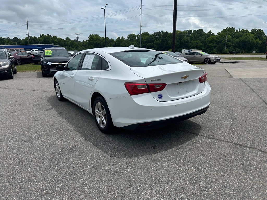 2023 Chevrolet Malibu Image 3