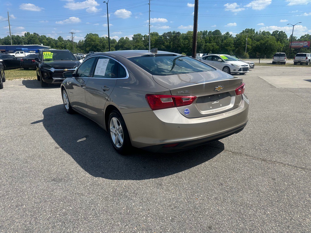 2023 Chevrolet Malibu Image 3