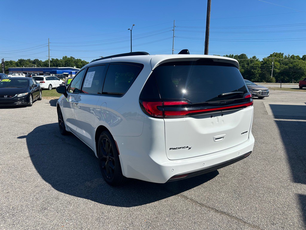 2025 Chrysler Pacifica Image 3