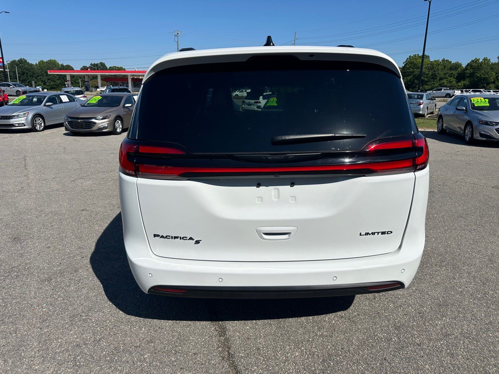 2025 Chrysler Pacifica Image 4
