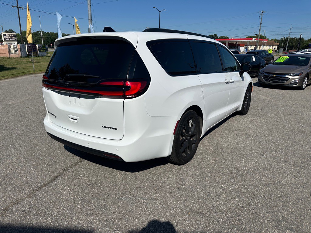 2025 Chrysler Pacifica Image 5