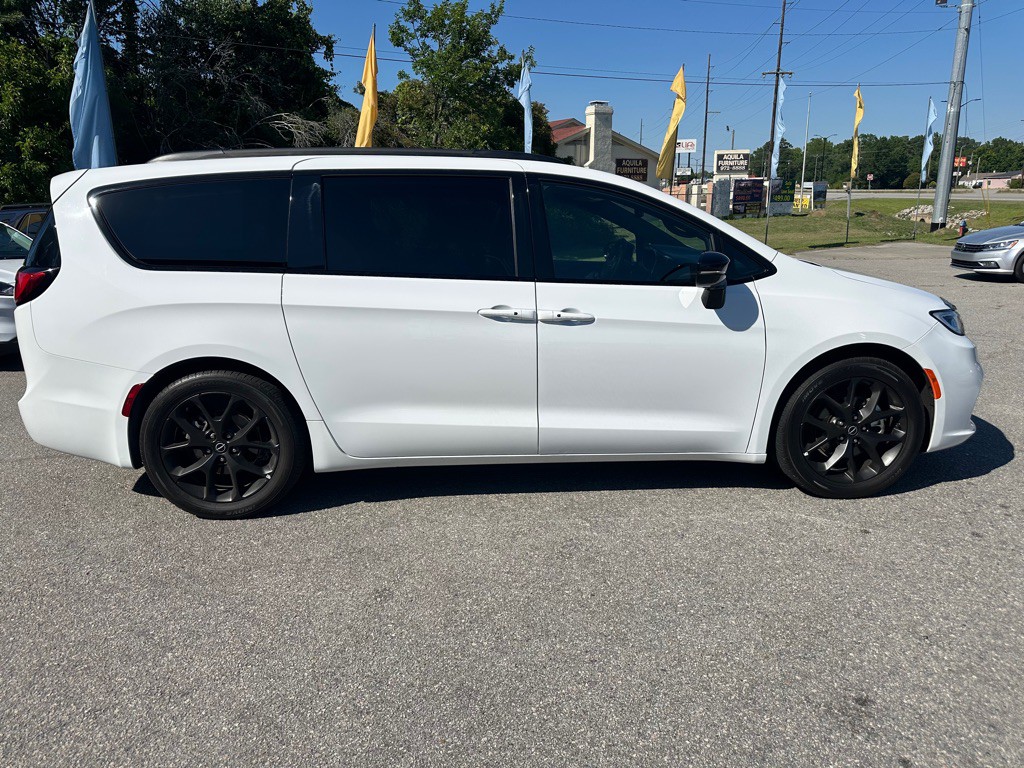 2025 Chrysler Pacifica Image 6