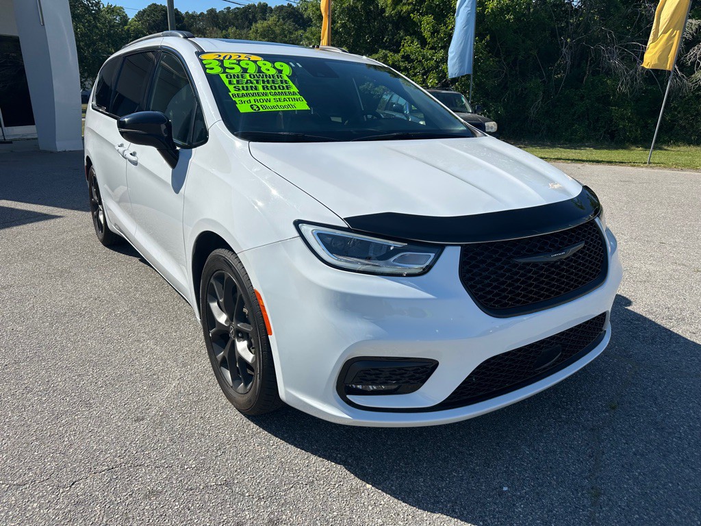 2025 Chrysler Pacifica Image 7