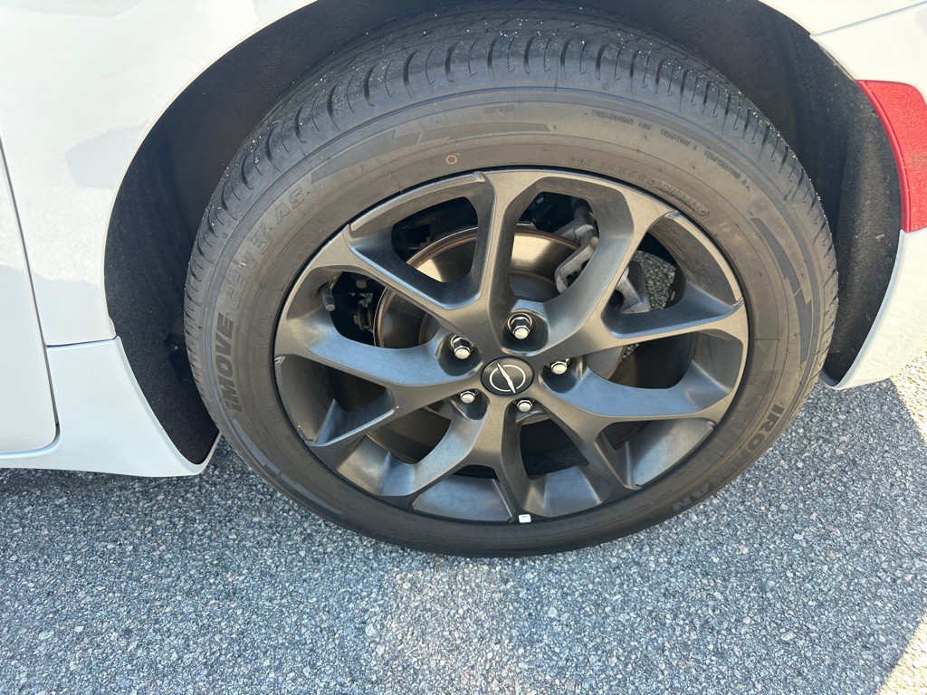 2025 Chrysler Pacifica Image 9