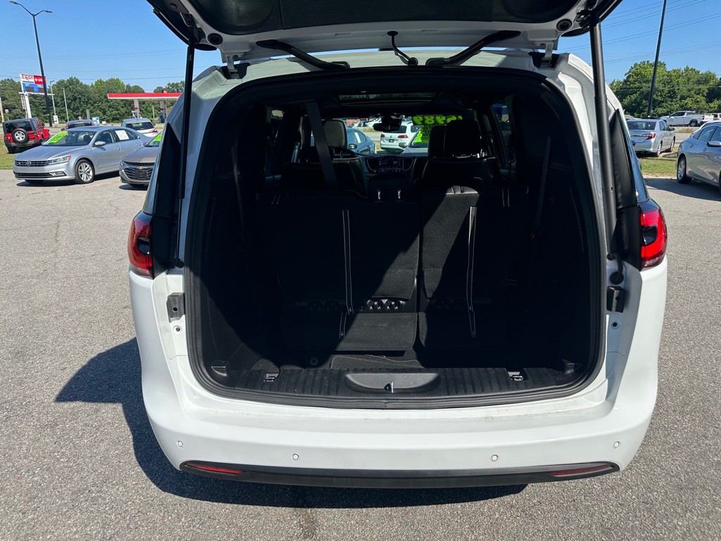 2025 Chrysler Pacifica Image 10