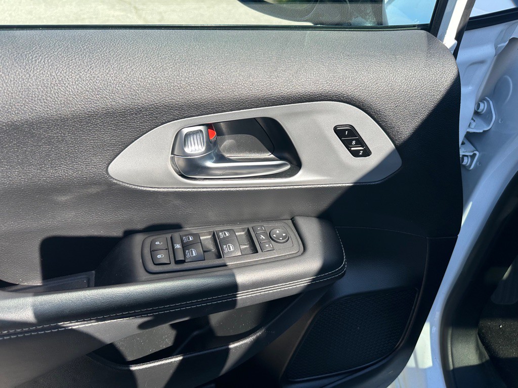 2025 Chrysler Pacifica Image 12