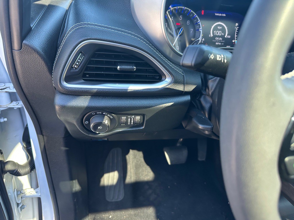 2025 Chrysler Pacifica Image 13