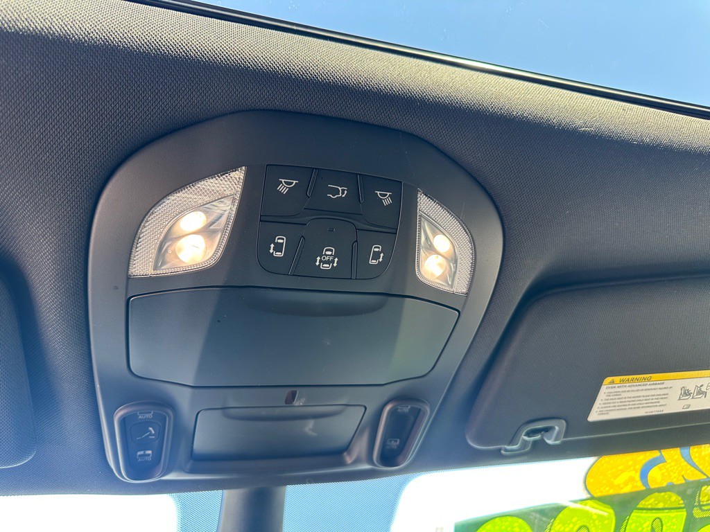 2025 Chrysler Pacifica Image 19