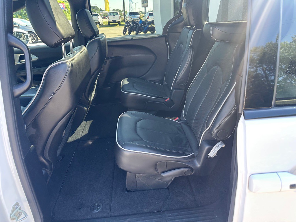 2025 Chrysler Pacifica Image 21