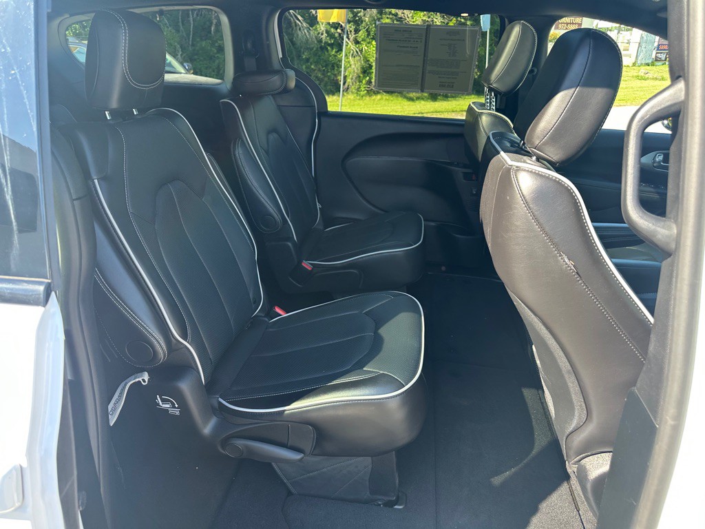 2025 Chrysler Pacifica Image 23