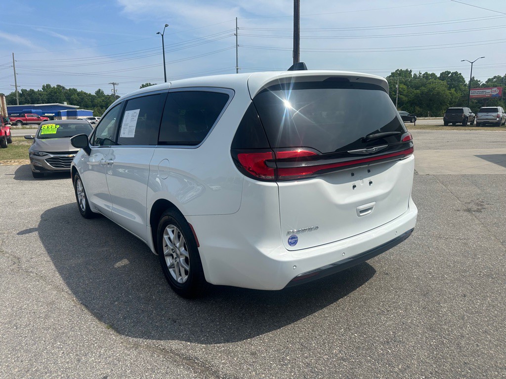 2023 Chrysler Pacifica Image 3