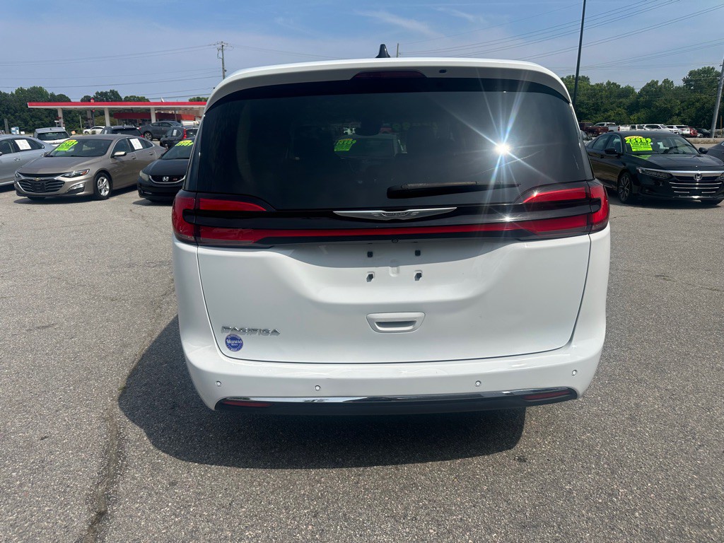 2023 Chrysler Pacifica Image 4