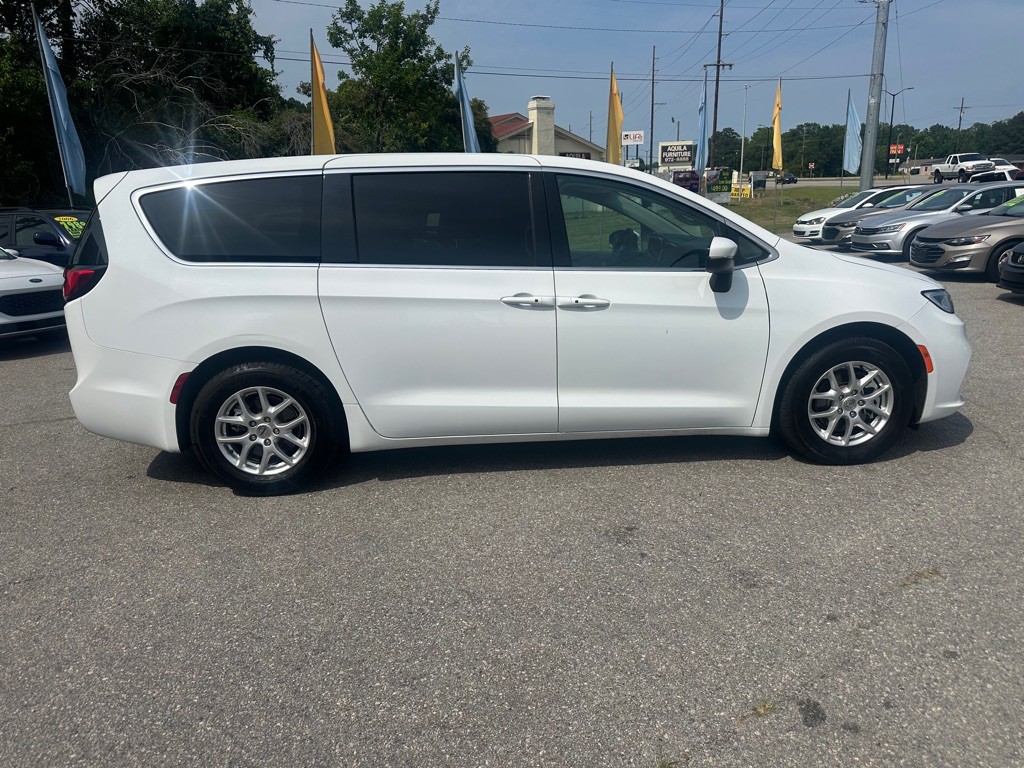 2023 Chrysler Pacifica Image 6
