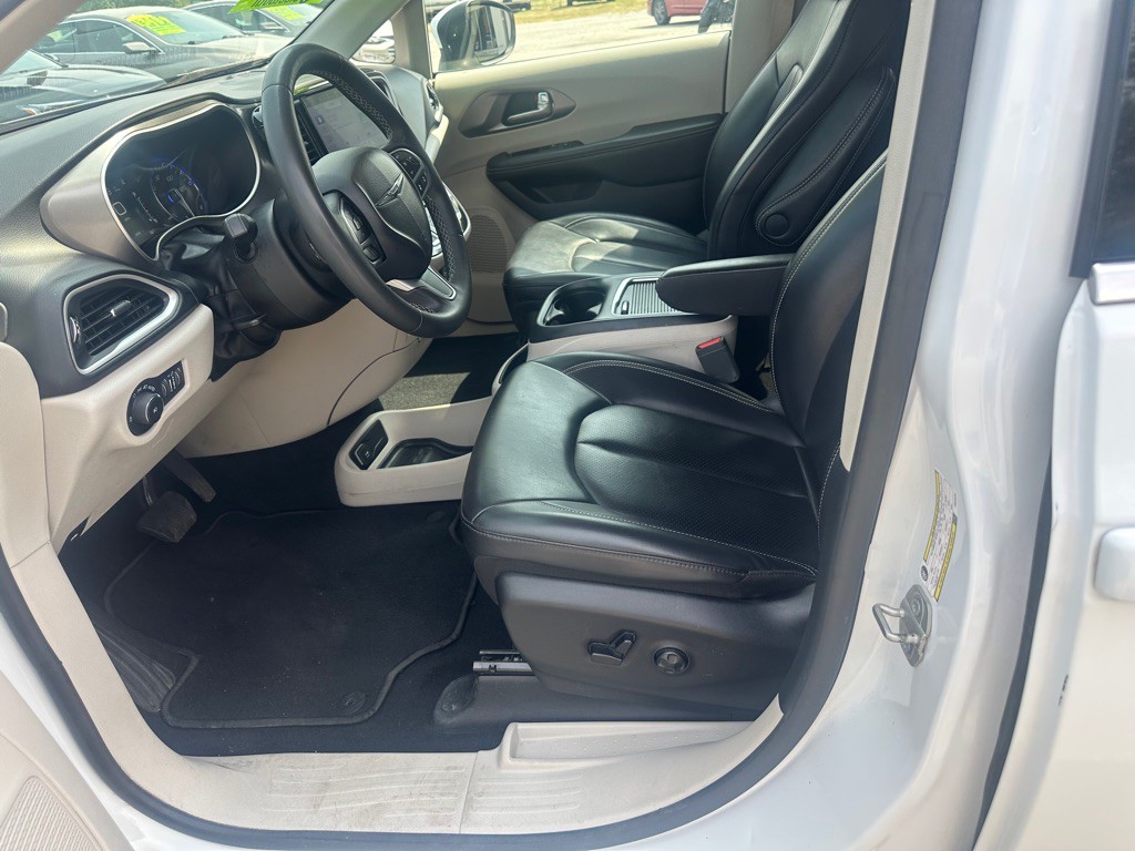 2023 Chrysler Pacifica Image 11