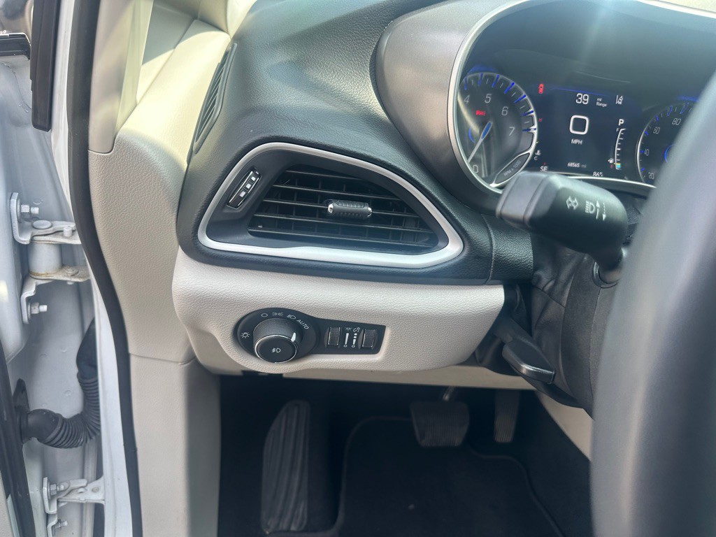 2023 Chrysler Pacifica Image 13