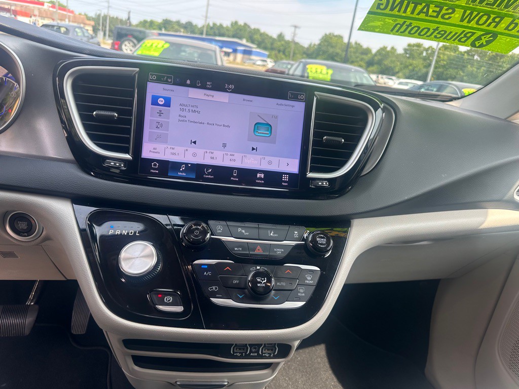 2023 Chrysler Pacifica Image 15