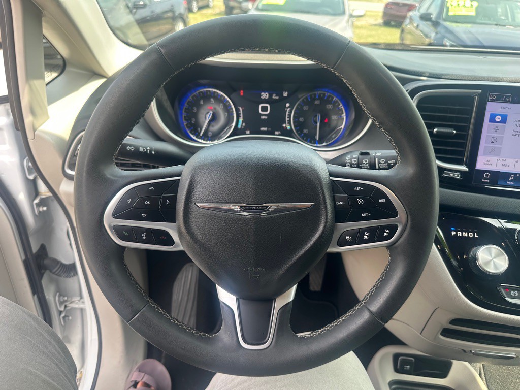 2023 Chrysler Pacifica Image 17