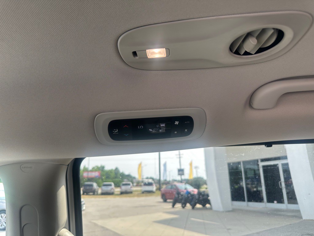 2023 Chrysler Pacifica Image 22