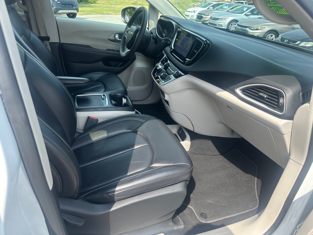 2023 Chrysler Pacifica Image 24