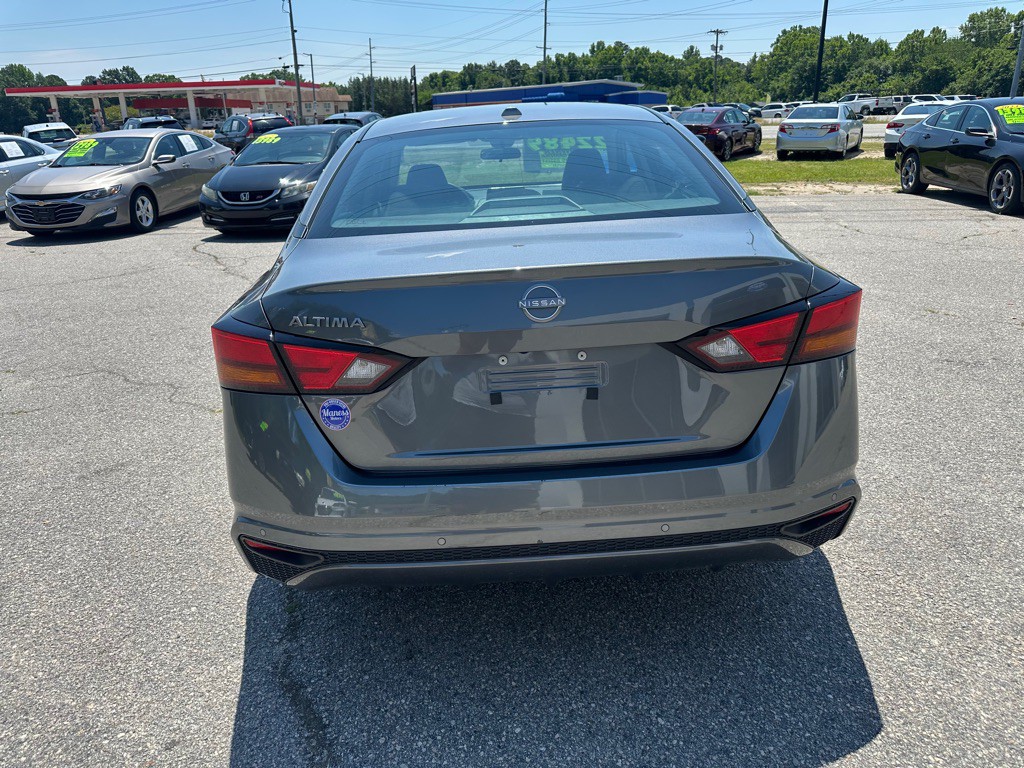 2025 Nissan Altima Image 4