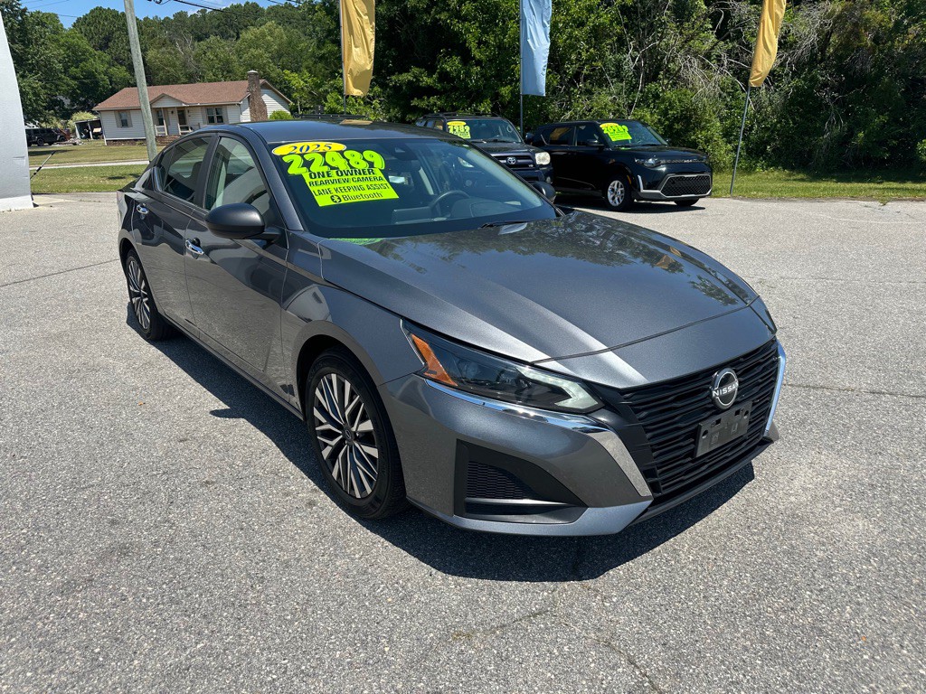 2025 Nissan Altima Image 7