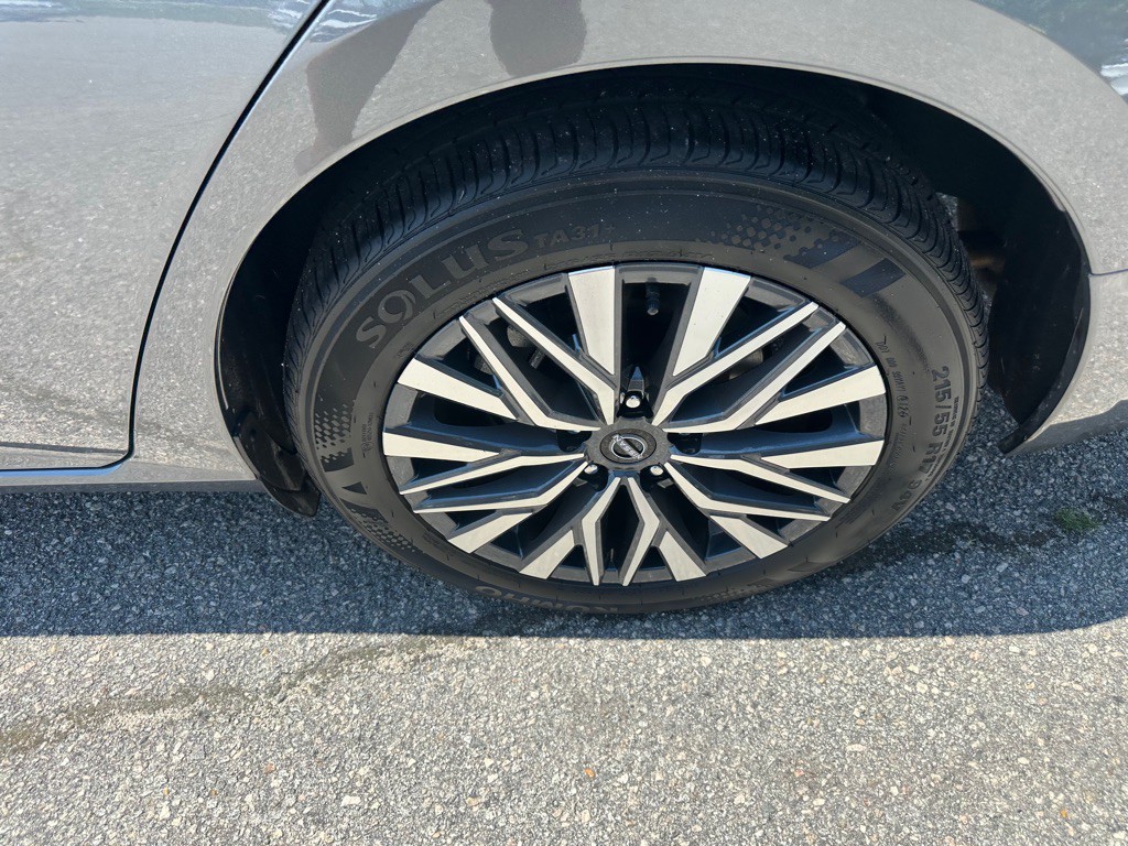 2025 Nissan Altima Image 9