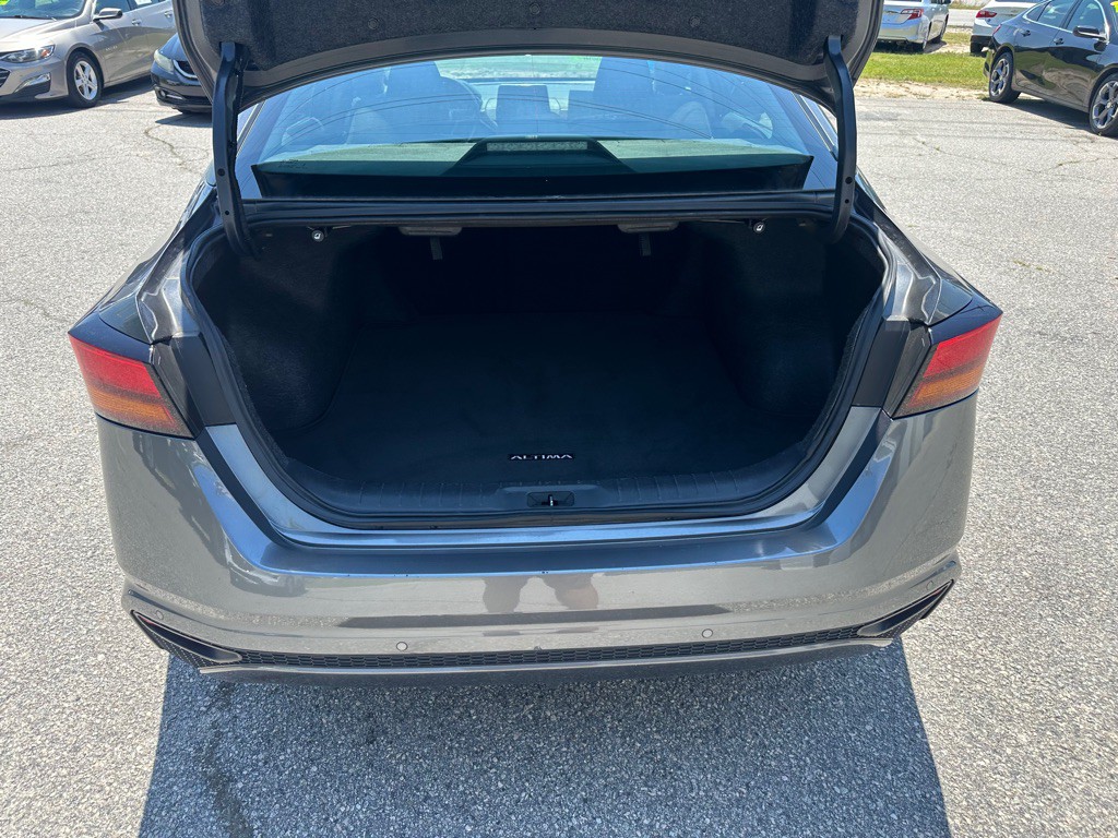 2025 Nissan Altima Image 10