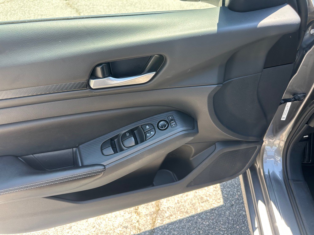 2025 Nissan Altima Image 12