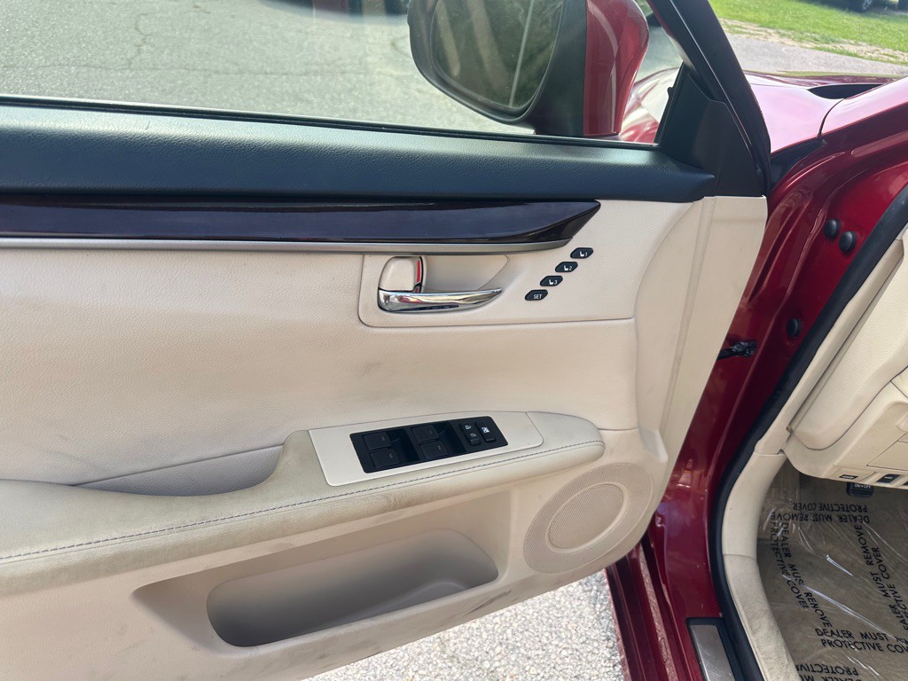 2013 Lexus ES Image 12