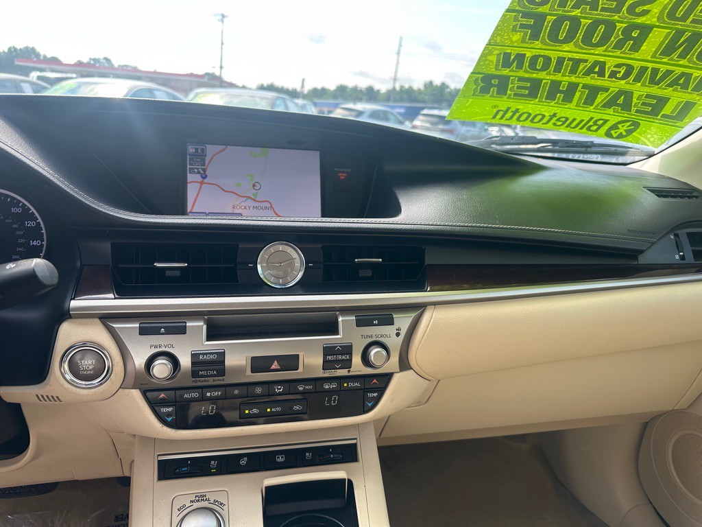 2013 Lexus ES Image 15