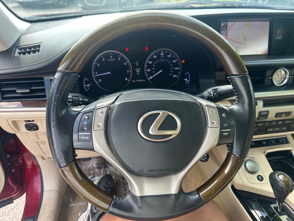 2013 Lexus ES Image 17