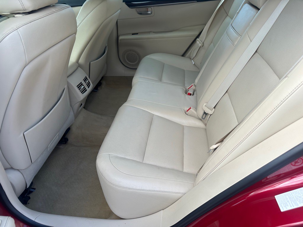 2013 Lexus ES Image 21