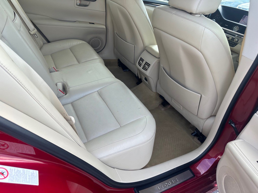 2013 Lexus ES Image 22