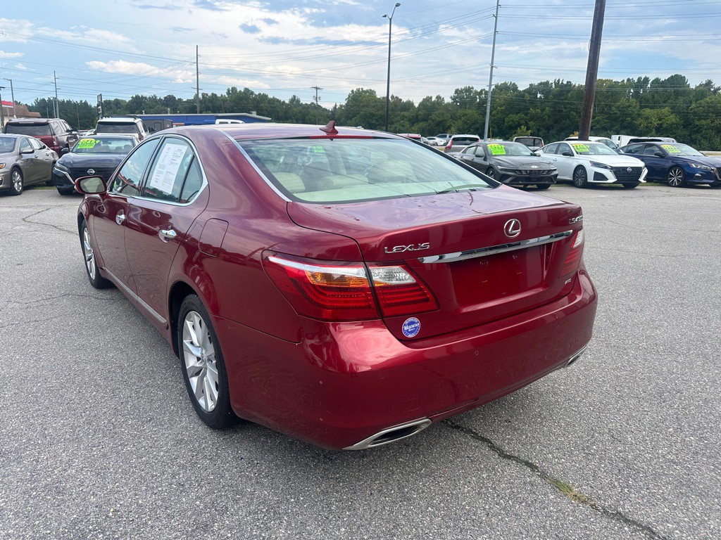 2010 Lexus LS Image 3
