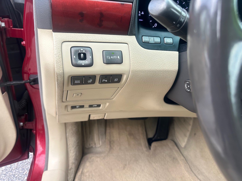 2010 Lexus LS Image 13