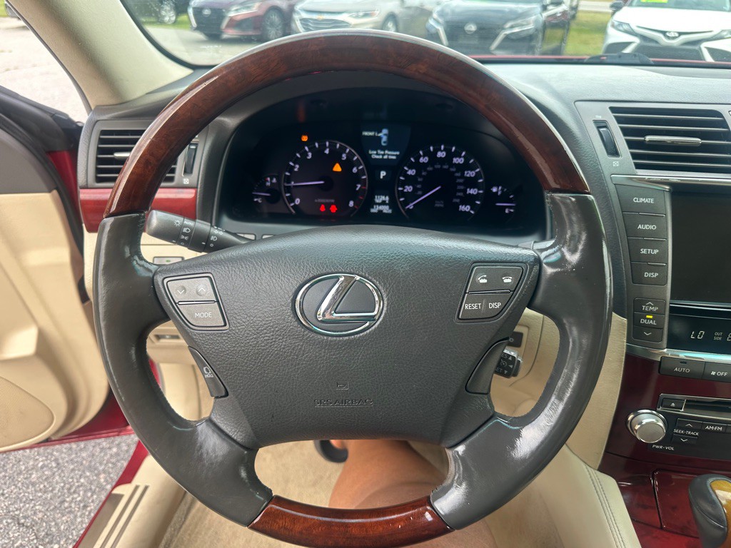 2010 Lexus LS Image 17