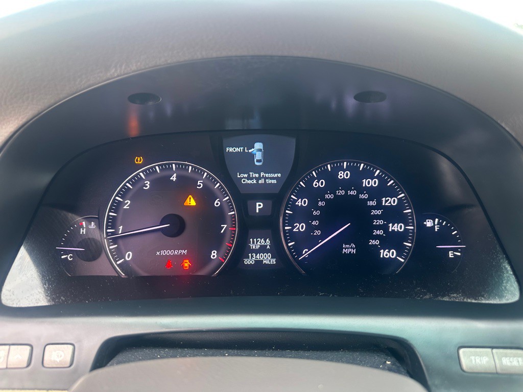 2010 Lexus LS Image 18