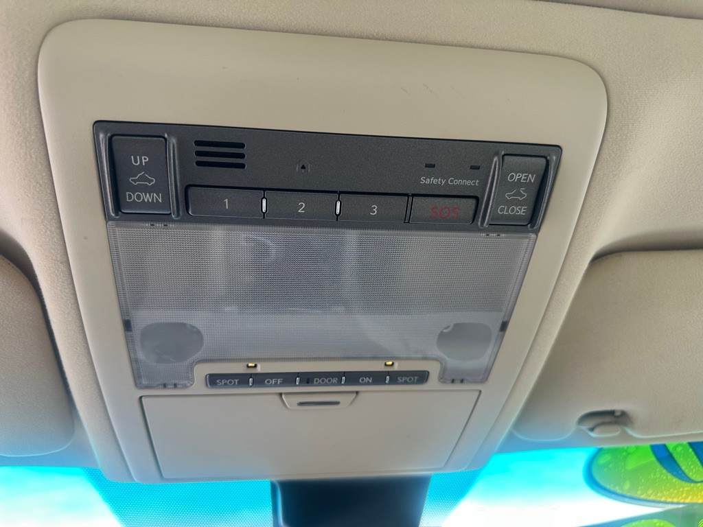 2010 Lexus LS Image 19