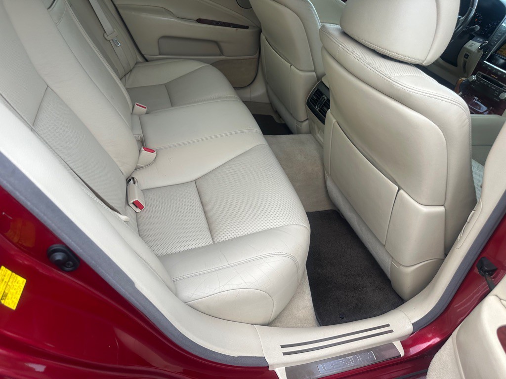 2010 Lexus LS Image 22