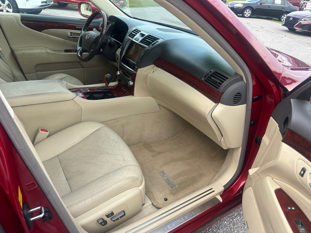 2010 Lexus LS Image 23