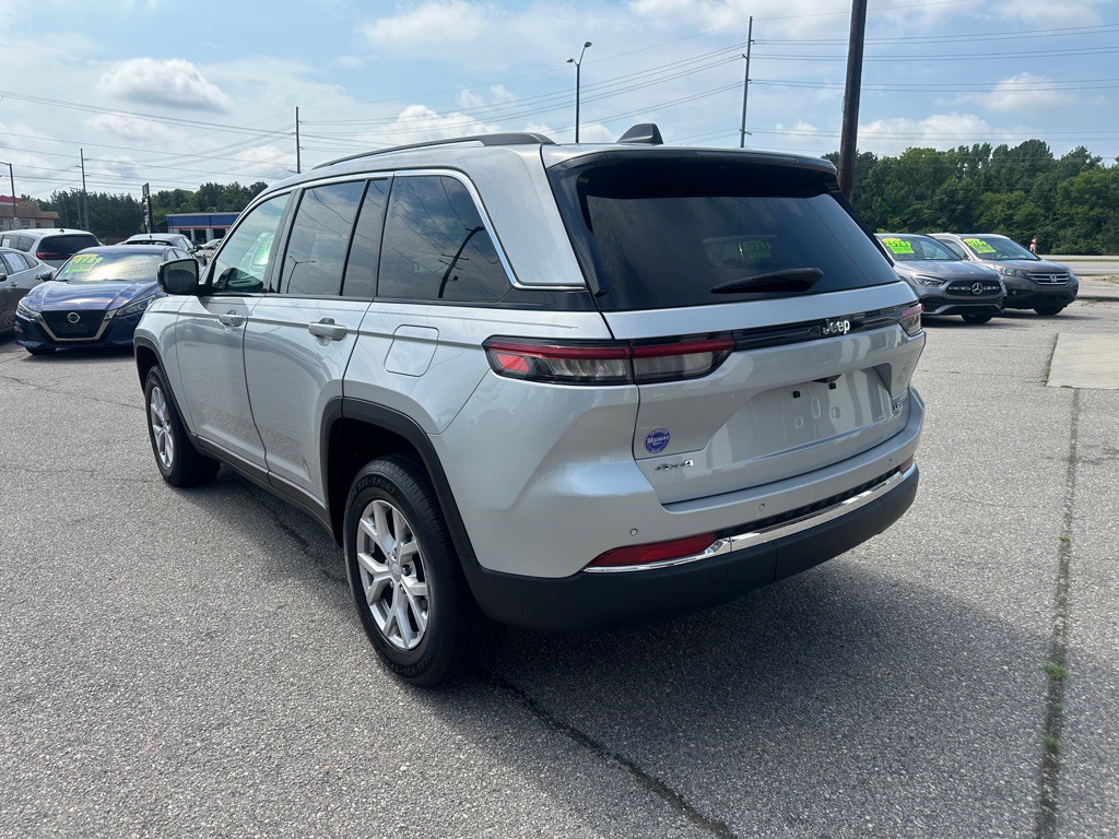 2022 Jeep Grand Cherokee Image 3