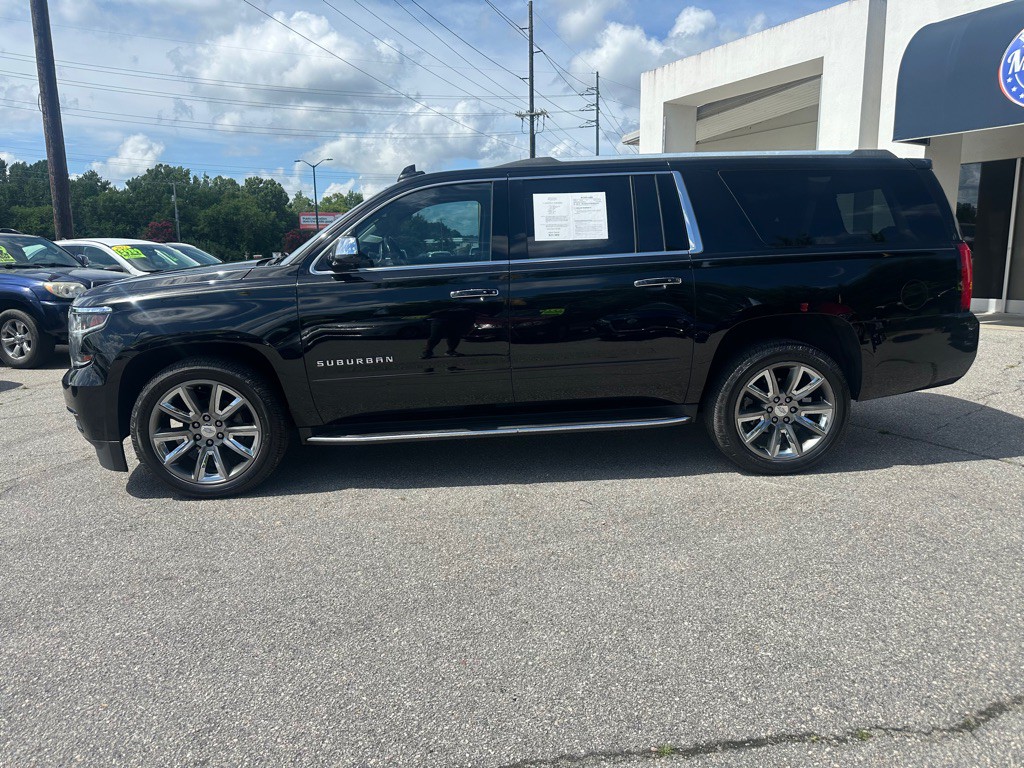 2017 Chevrolet Suburban Image 2