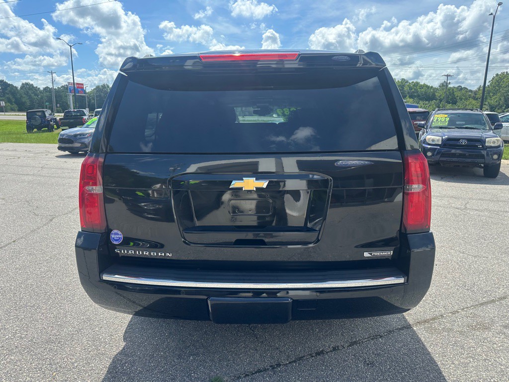 2017 Chevrolet Suburban Image 4